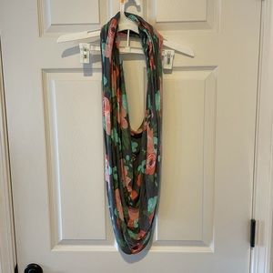 LAST CALL🌺 Soft, Beautiful Nursing Scarf by Goldbug